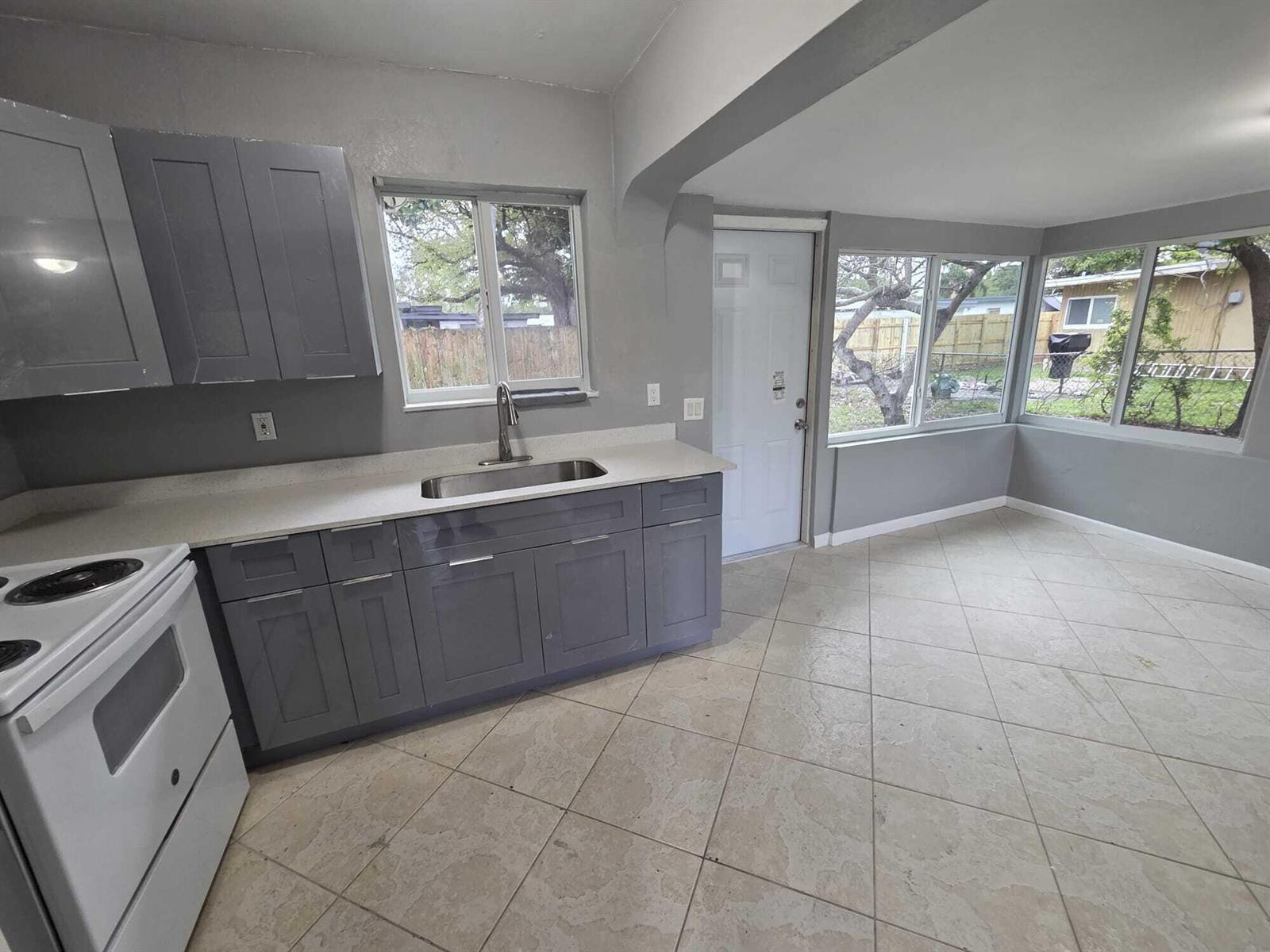 5720 Cleveland Street, Hollywood FL 33021 photo 2