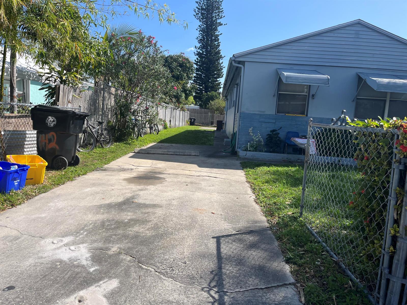 530 S C Street W, FL 33460 photo 2