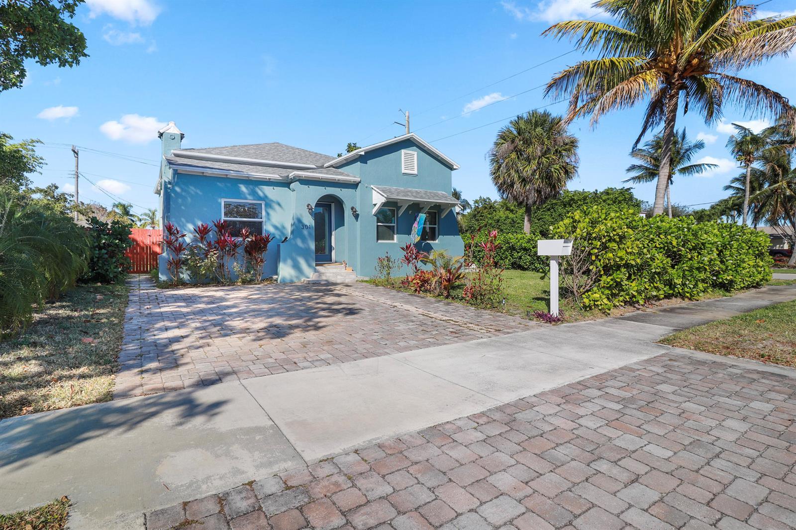 301 Hawthorne Drive, Lake Park FL 33403 photo 4
