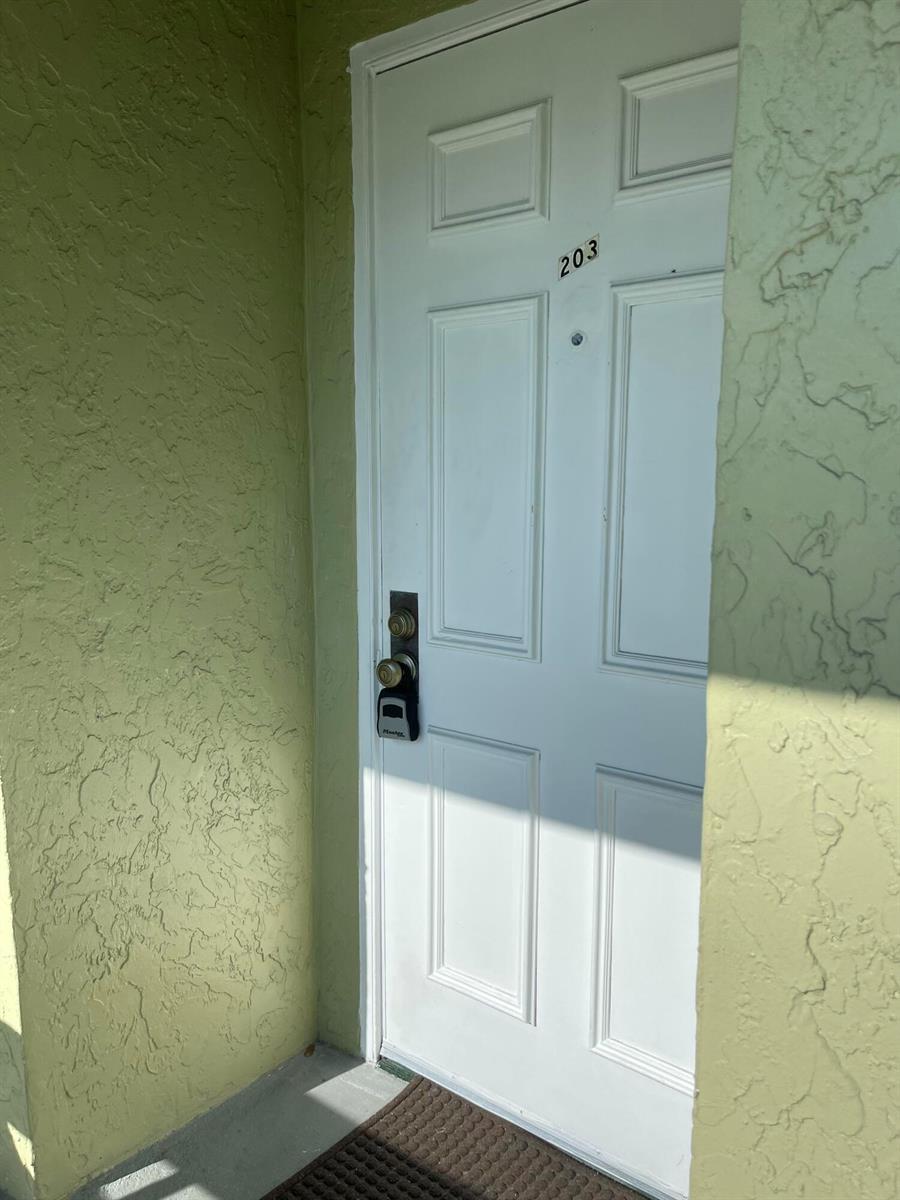 1141 Calamondin Terrace # 203, Delray Beach FL 33445