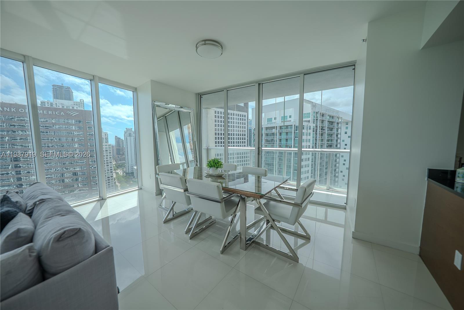 Miami, FL 33131 photo 2