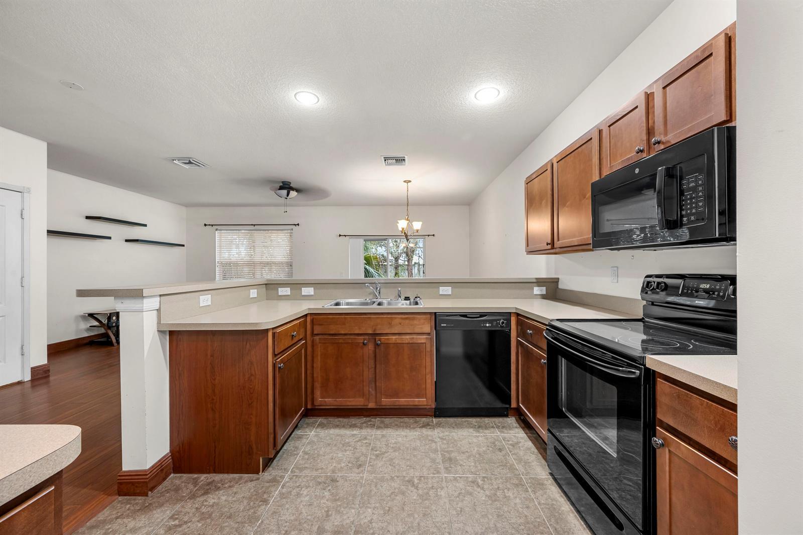 2545 Creekside Drive, Fort Pierce FL 34981 photo 3