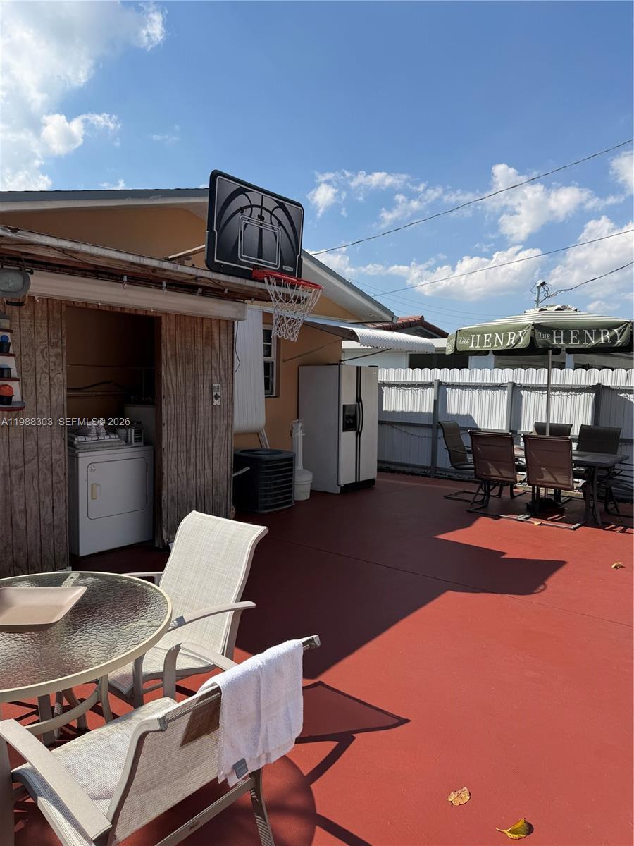 4347 E 9th Ct, Hialeah FL 33013 photo 5