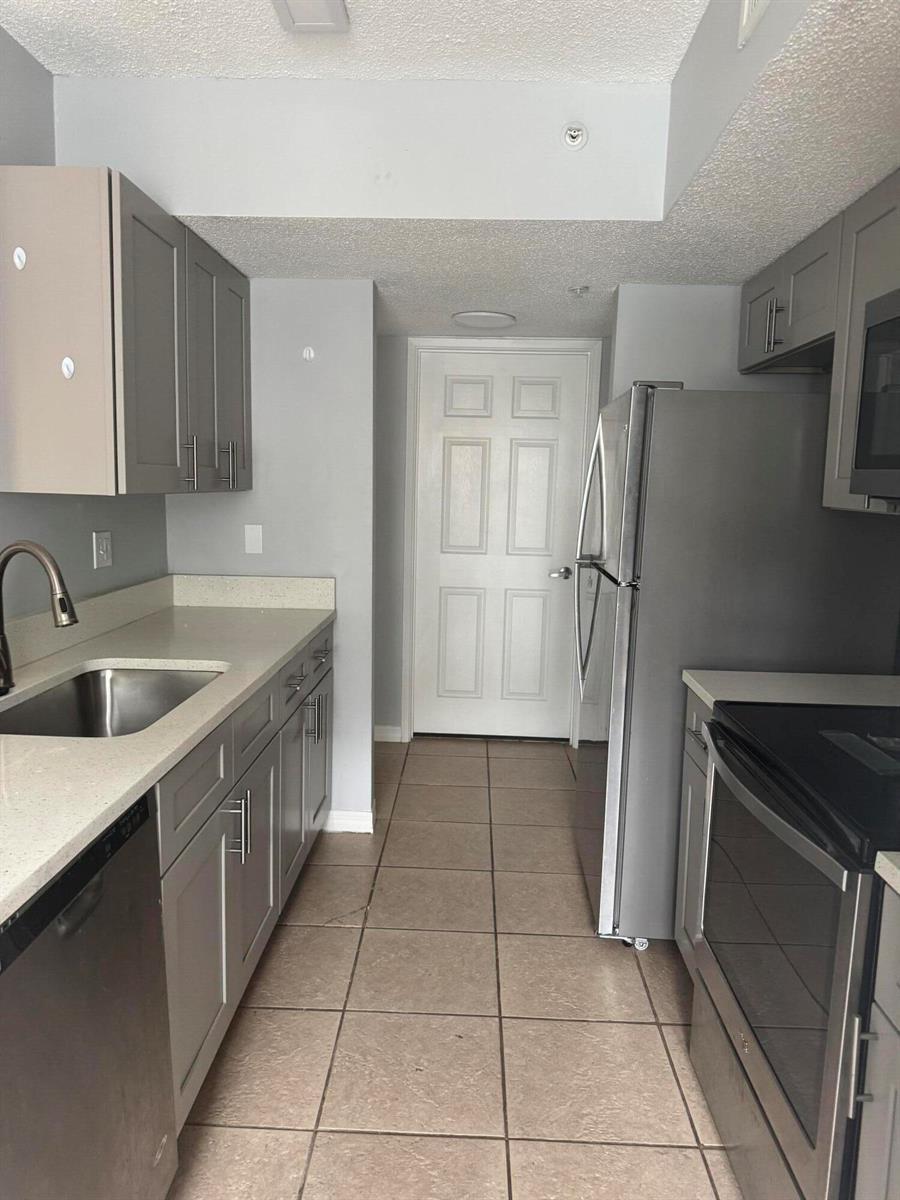 1670 N 42nd Circle # 105, Vero Beach FL 32967