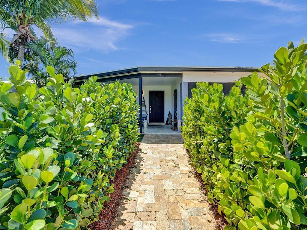 2099 NE 4th Court, Boca Raton FL 33431