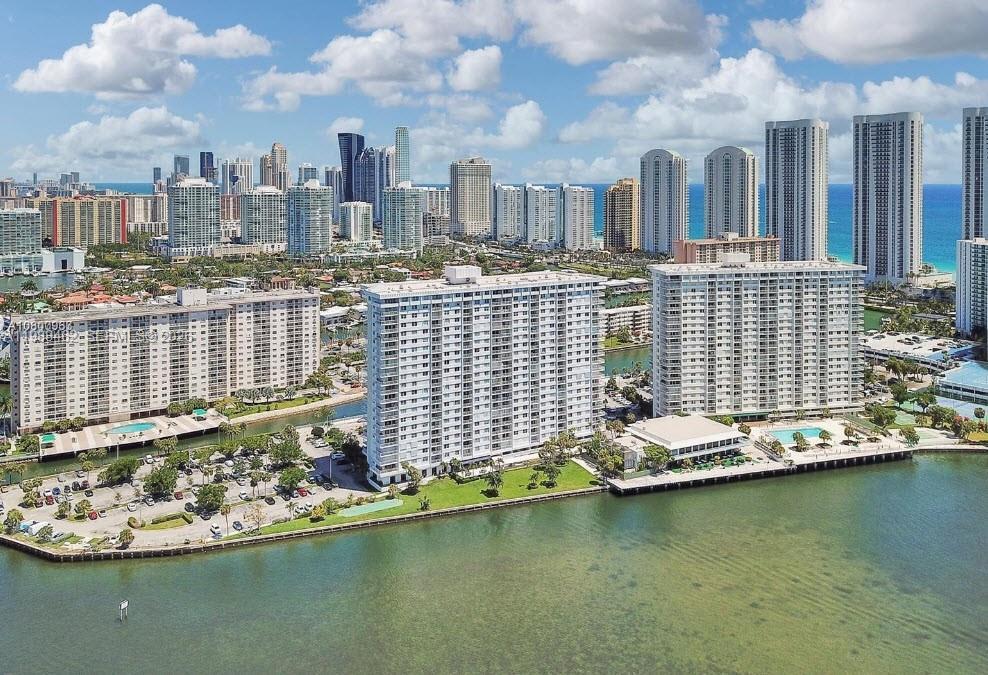 300 Bayview Dr # 905, Sunny Isles Beach FL 33160 photo 2