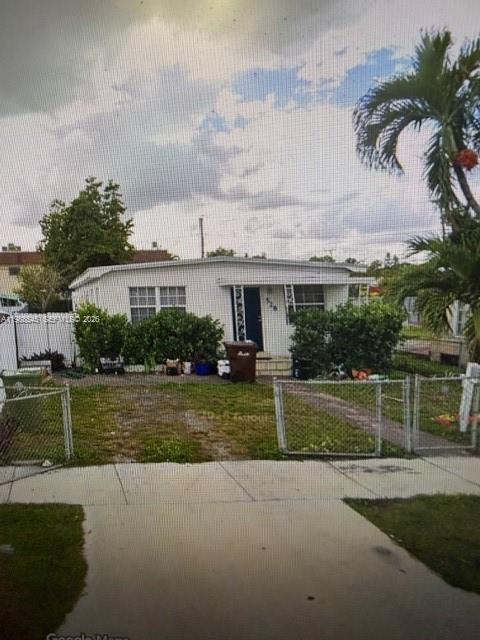 528 E 10th St, Hialeah FL 33010 photo 3