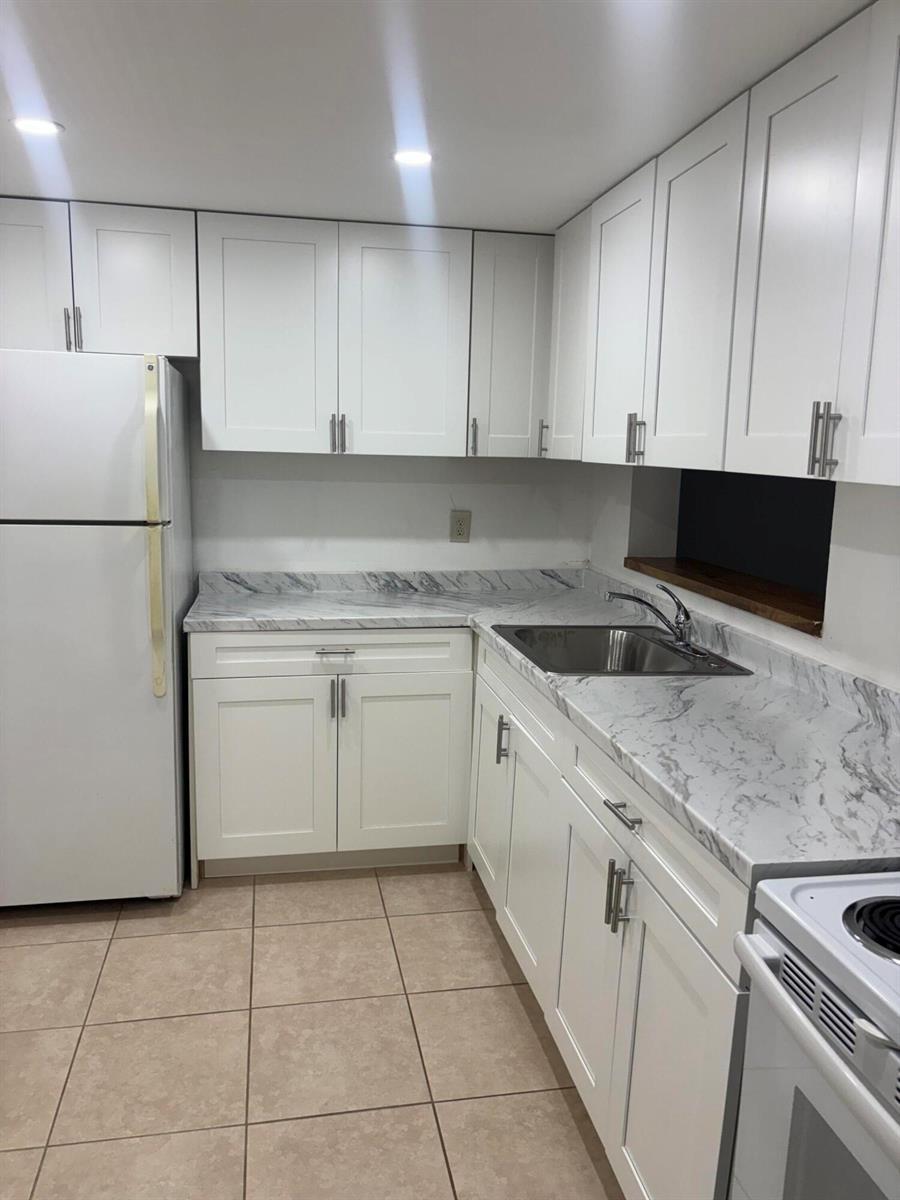 5190 Las Verdes Circle # 315, Delray Beach FL 33484 photo 3