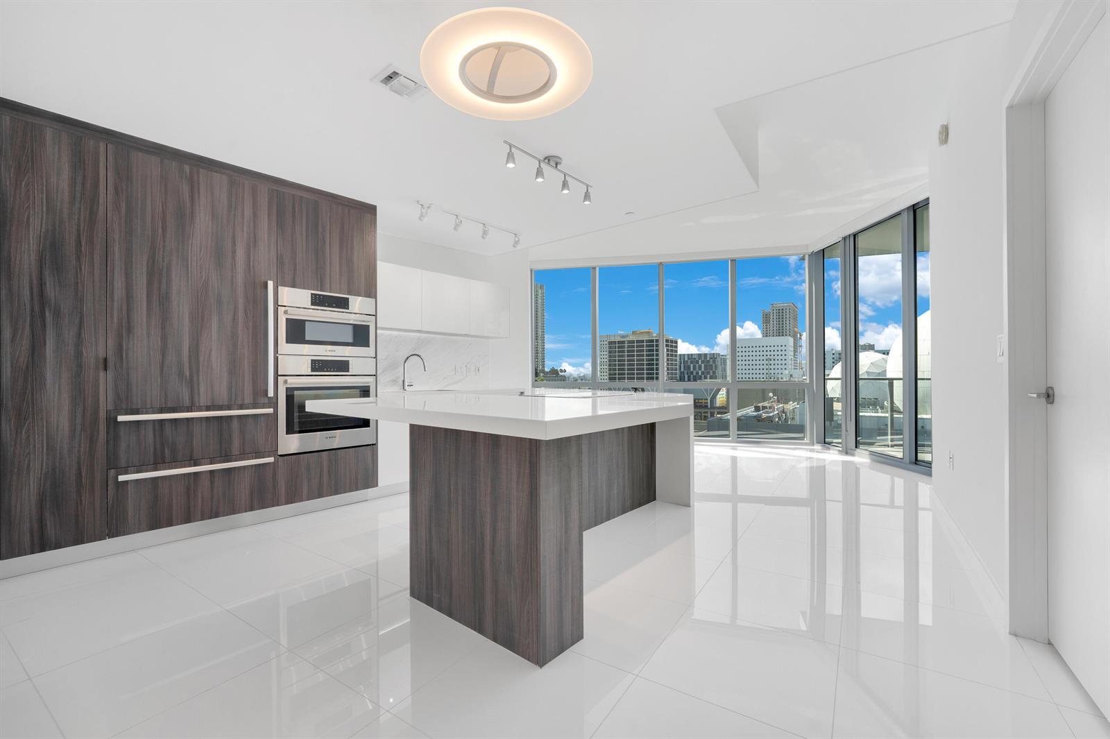 851 NE 1st Avenue # 1110, Miami FL 33132
