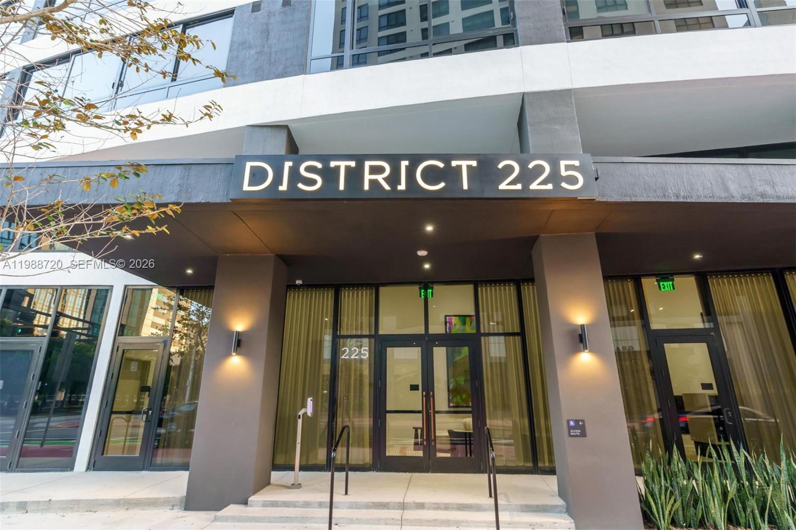 225 N Miami Ave # 1701, Miami FL 33131