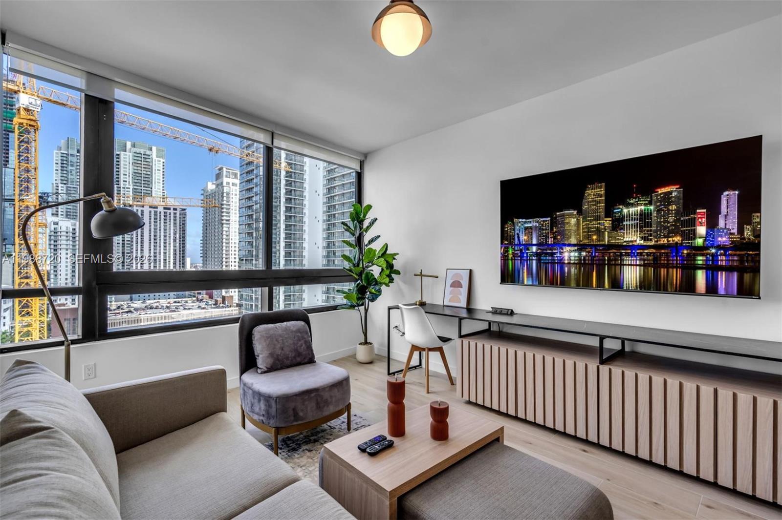 225 N Miami Ave # 1701, Miami FL 33131 photo 4