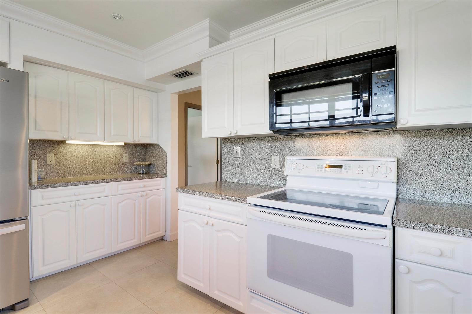 129 Mockingbird Lane, Delray Beach FL 33445 photo 4