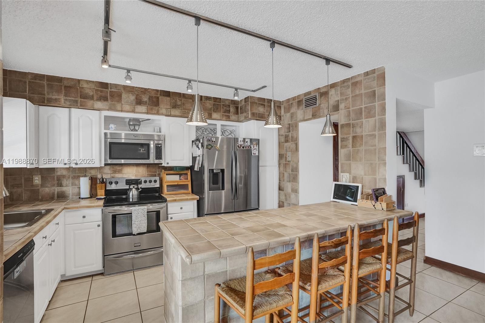 16465 NE 26th Ave # 18, North Miami Beach FL 33160 photo 5