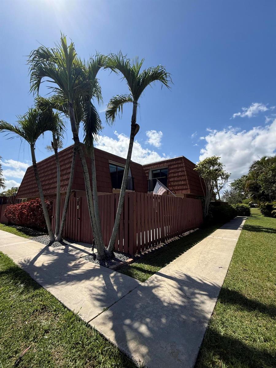 1420 Augusta Circle # 125, Delray Beach FL 33445 photo 2
