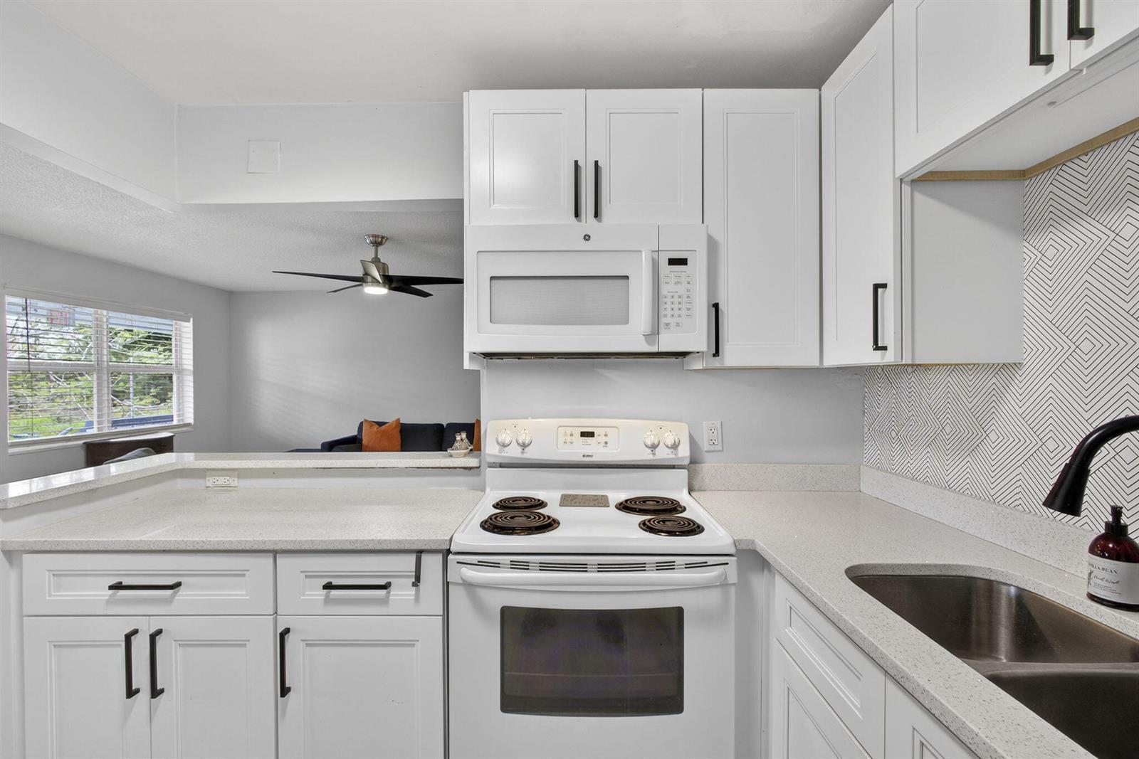 155 Windsor G, West Palm Beach FL 33417