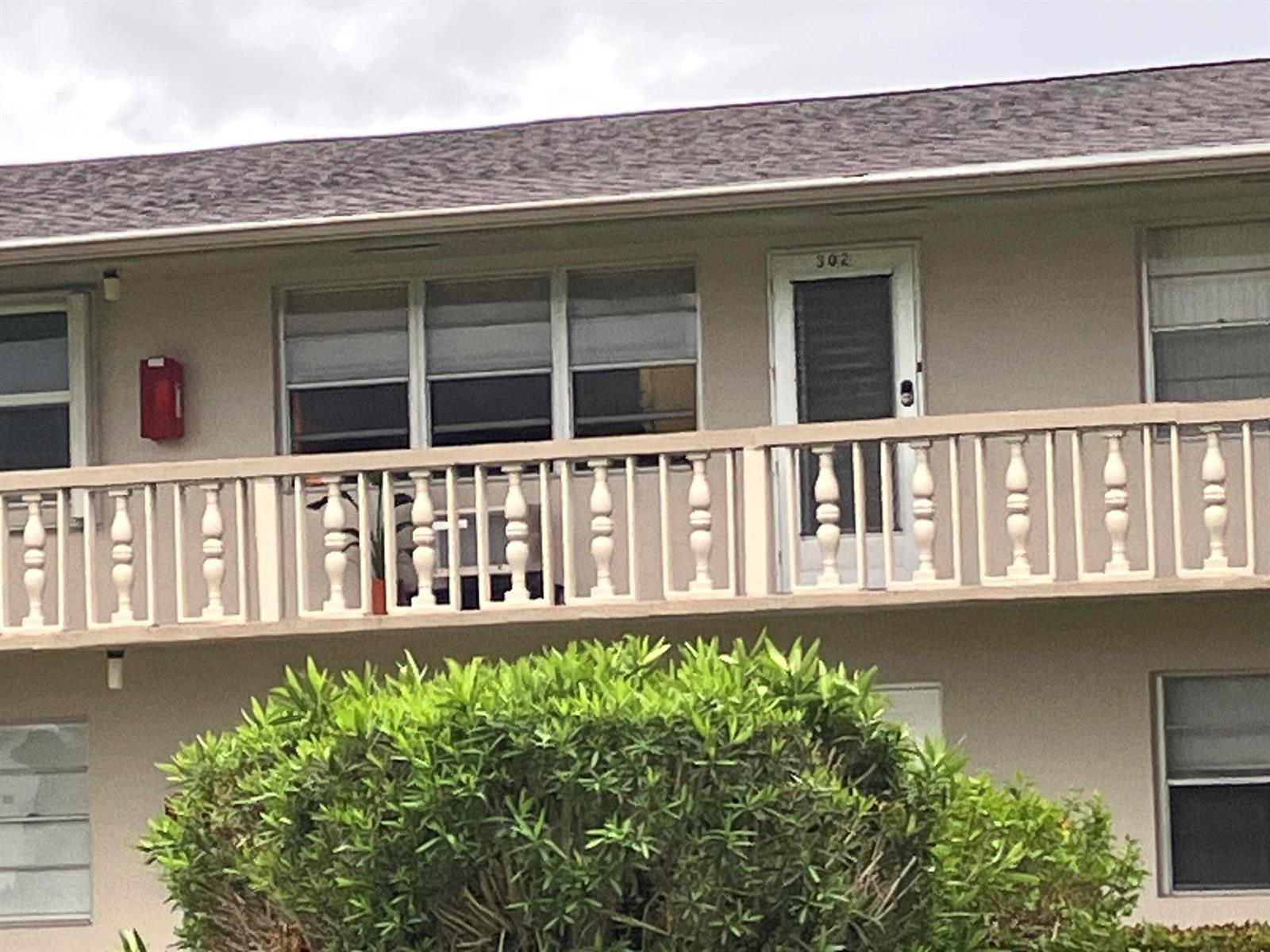 302 Northampton O, West Palm Beach FL 33417 photo 2