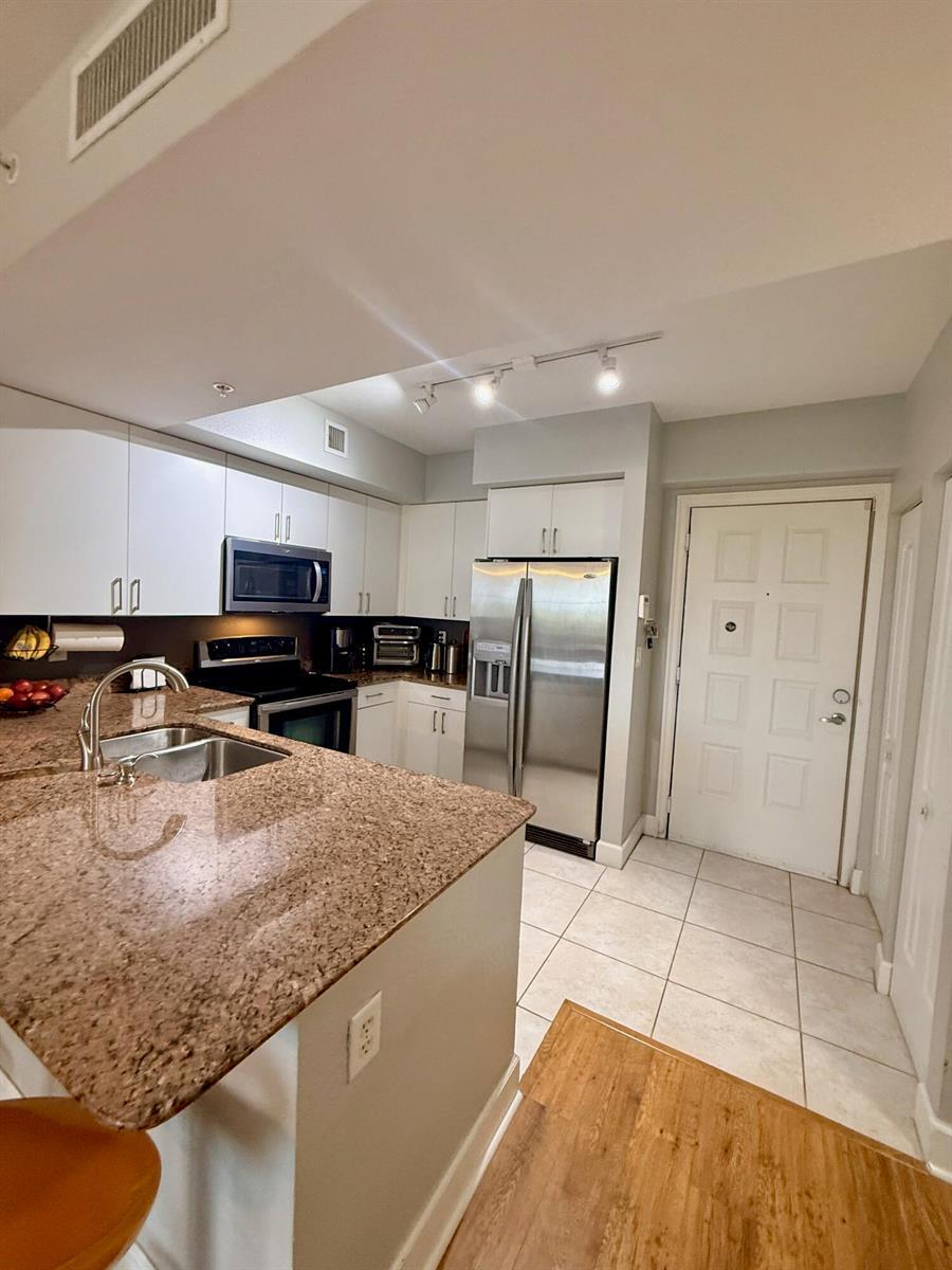 1830 Radius Drive # 507, Hollywood FL 33020 photo 4
