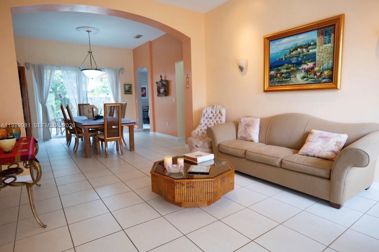Miami, FL 33196 photo 2
