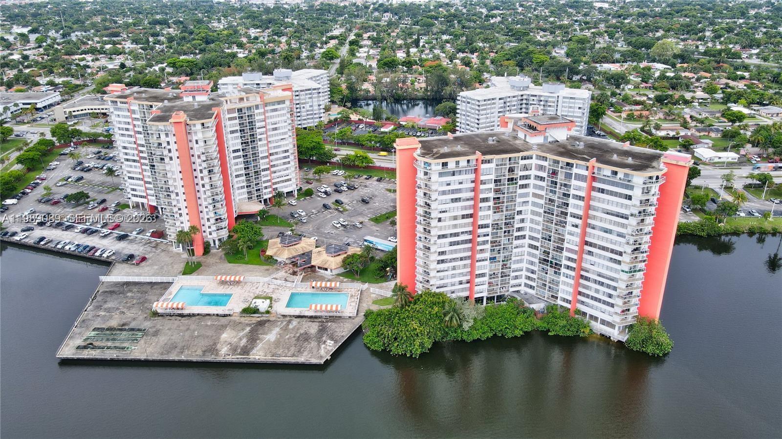 1351 NE Miami Gardens Dr # 1723E, Miami FL 33179 photo 2