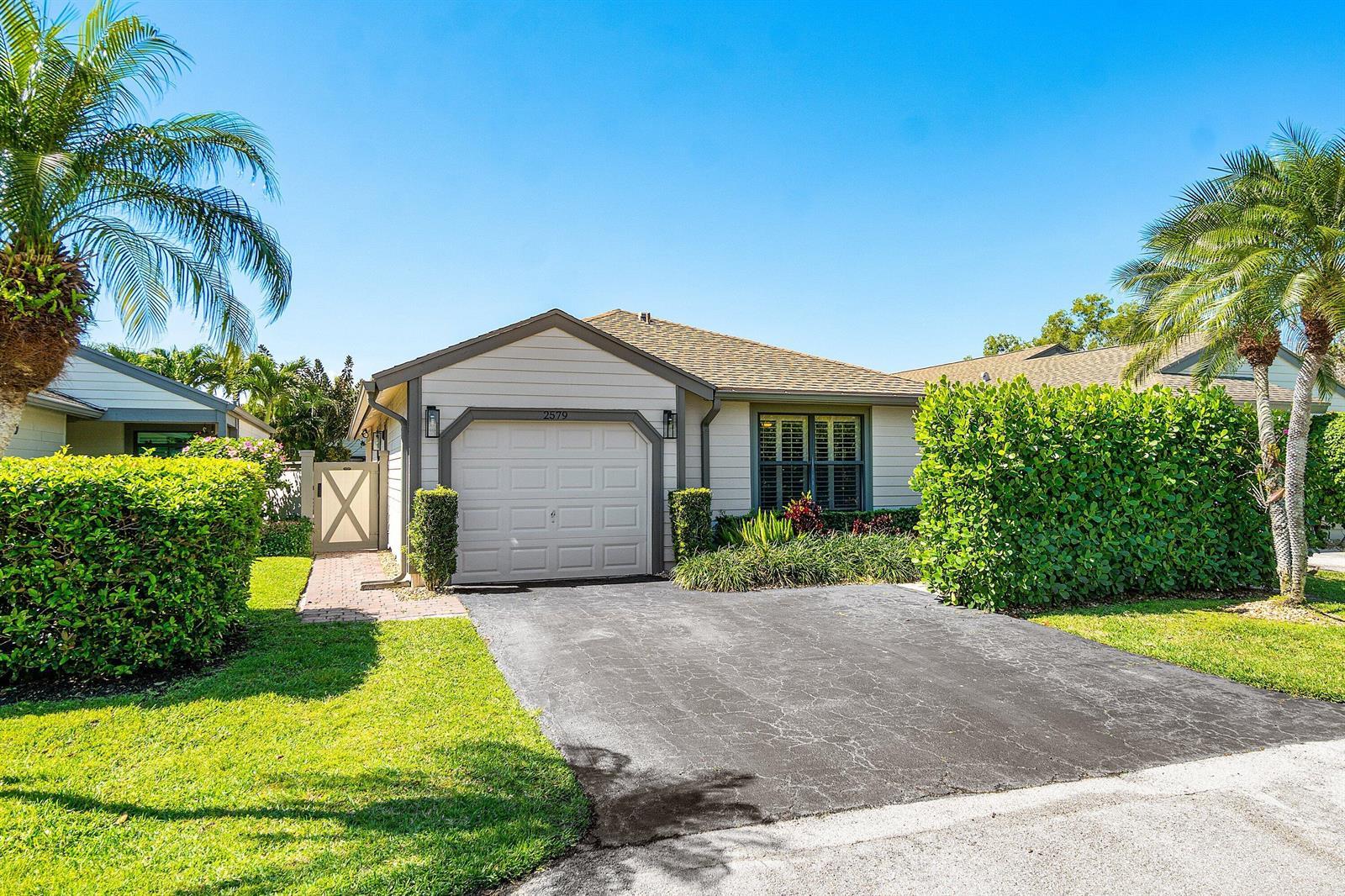2579 Bedford Mews Drive, Wellington FL 33414 photo 2