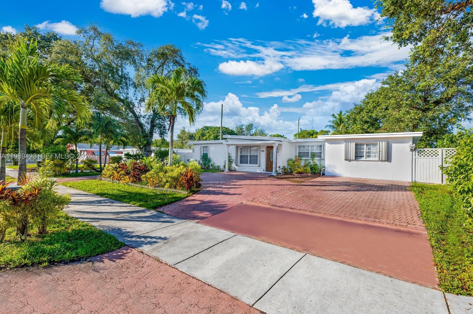 38 Miami Gardens Rd, West Park FL 33023 photo 2