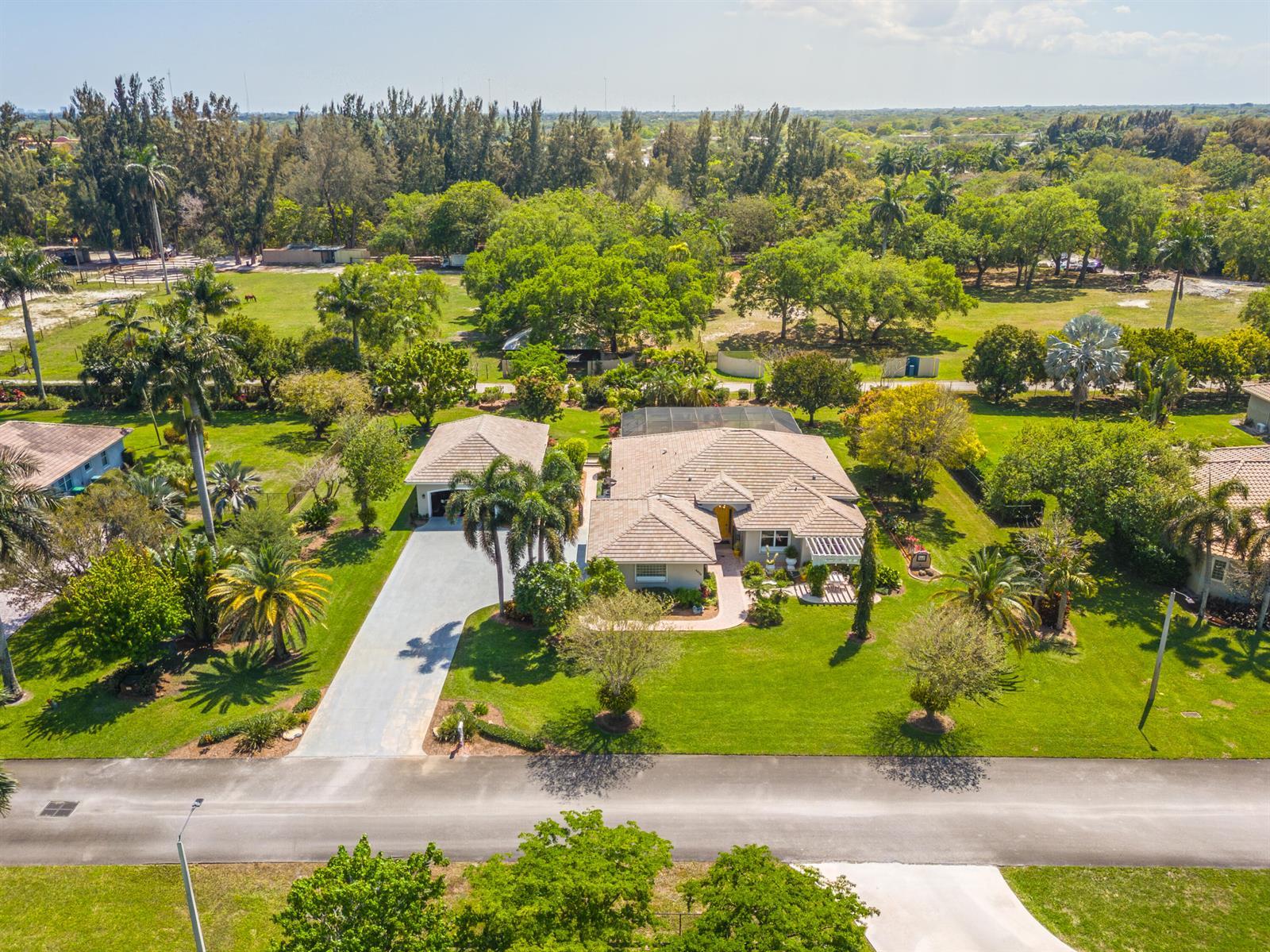 5970 SW 55th Street, Davie FL 33314 photo 2