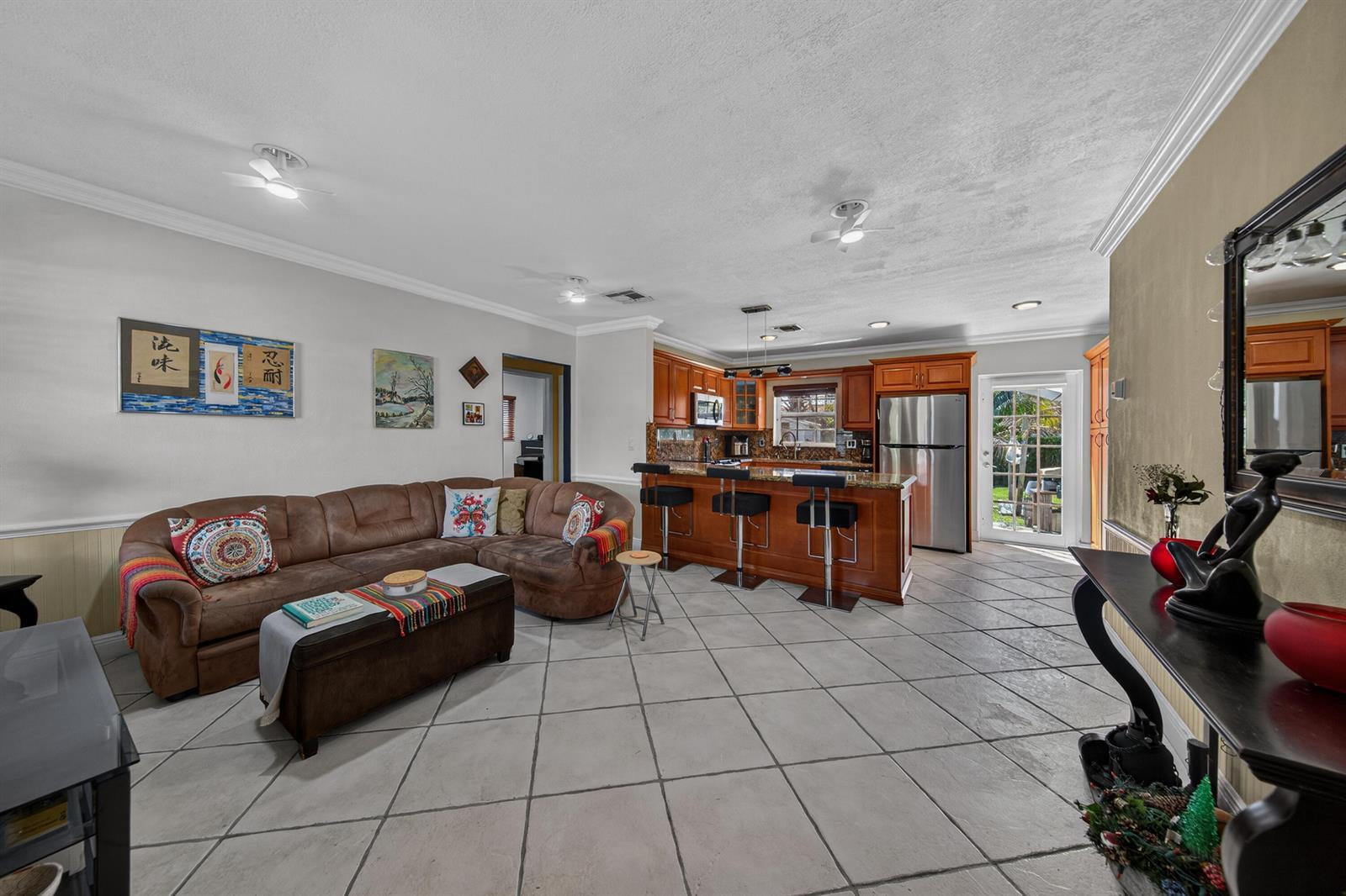 270 NE 42nd Street, Oakland Park FL 33334 photo 2