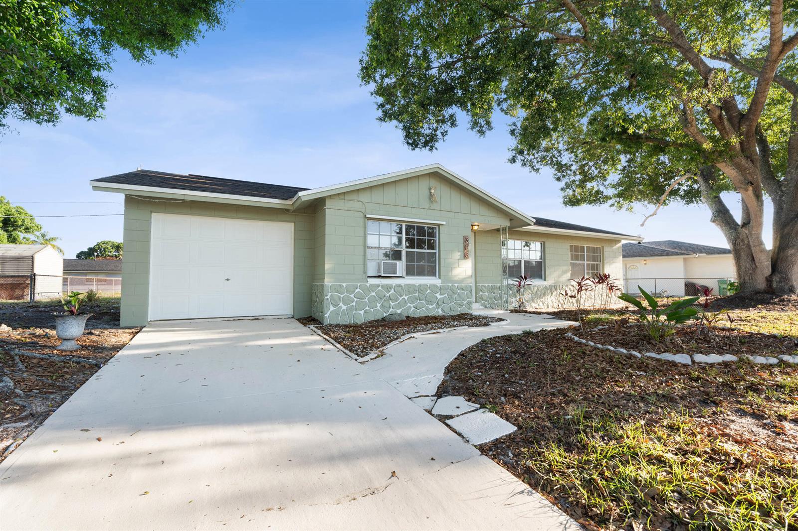 303 Essex Drive, Fort Pierce FL 34946