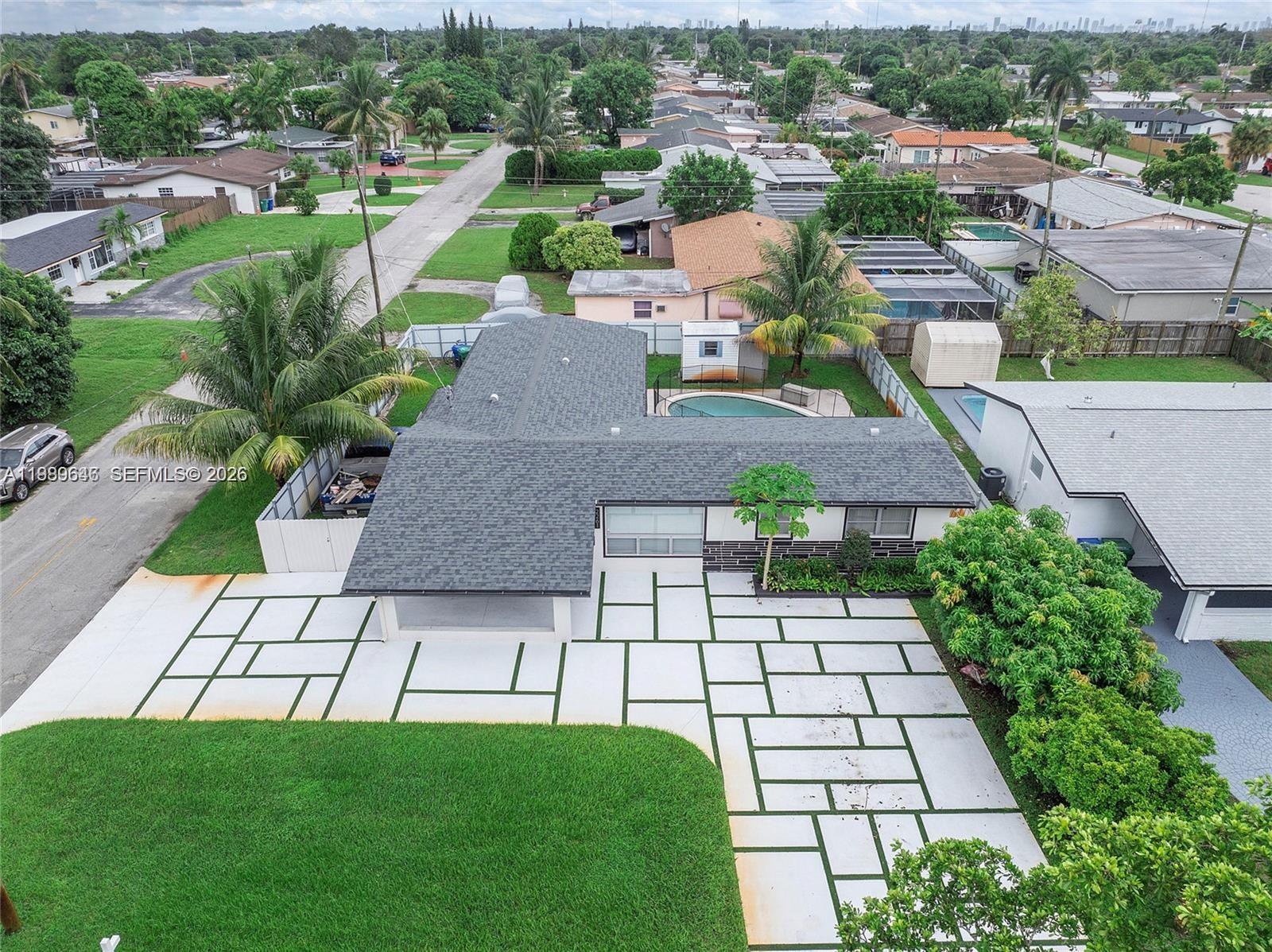 2261 Utopia Dr, Miramar FL 33023 photo 2