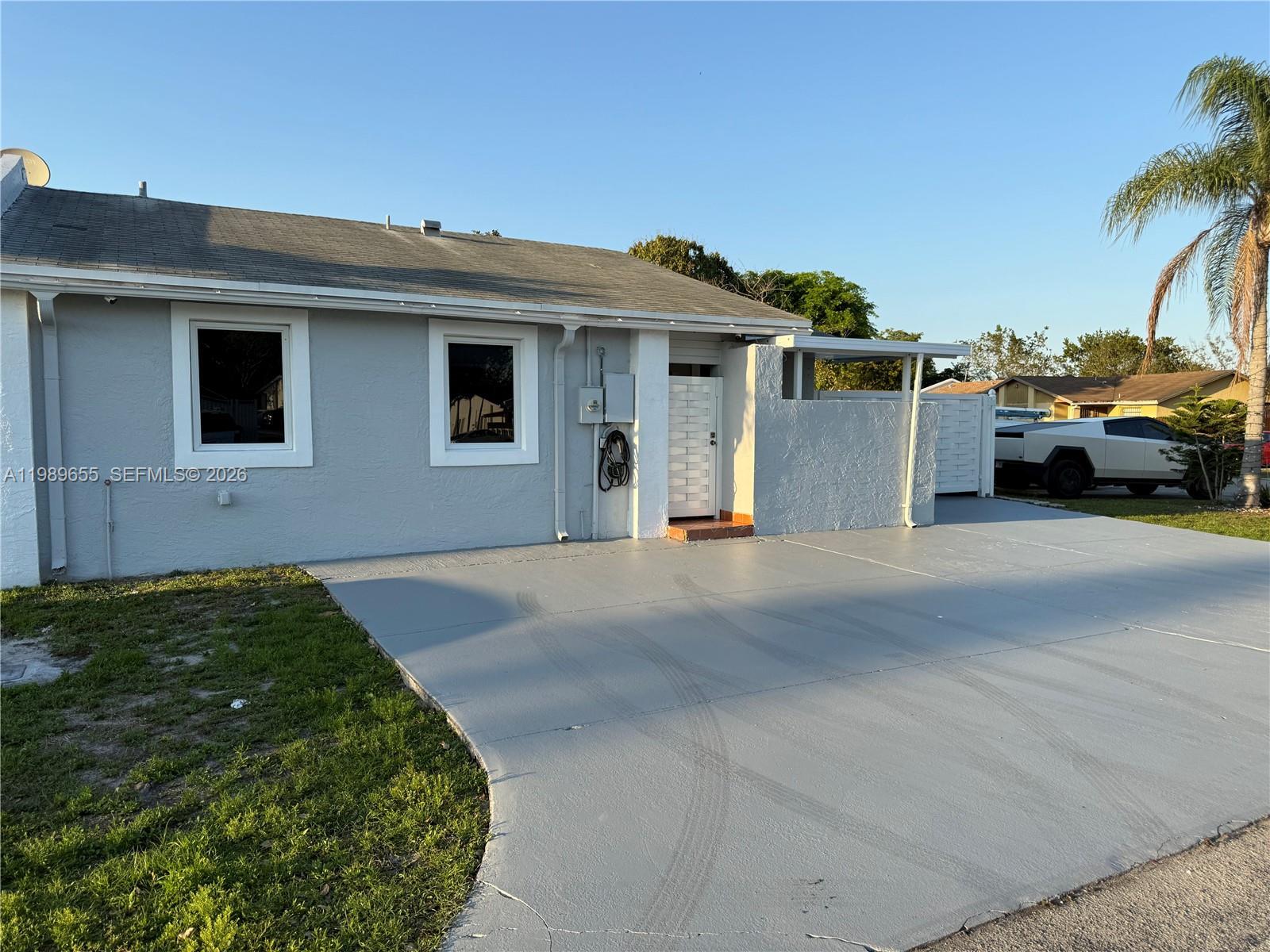 5211 NW 196th Ter, Miami Gardens FL 33055 photo 2