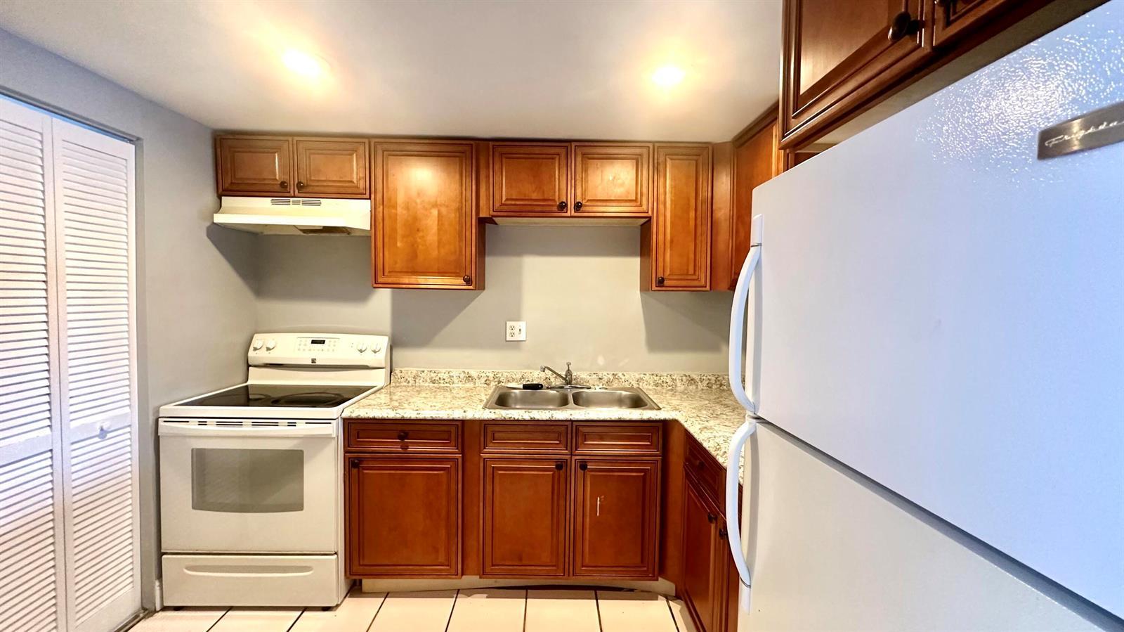 8040 N Colony Circle Unit 207, Tamarac FL 33321 photo 3