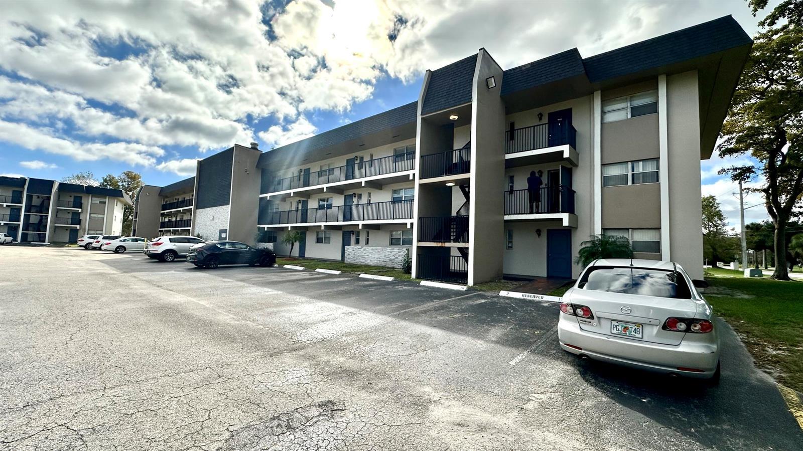 8040 N Colony Circle Unit 207, Tamarac FL 33321