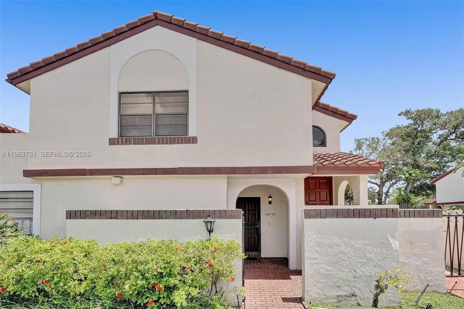 337 Ives Dairy Rd # 12, Miami FL 33179