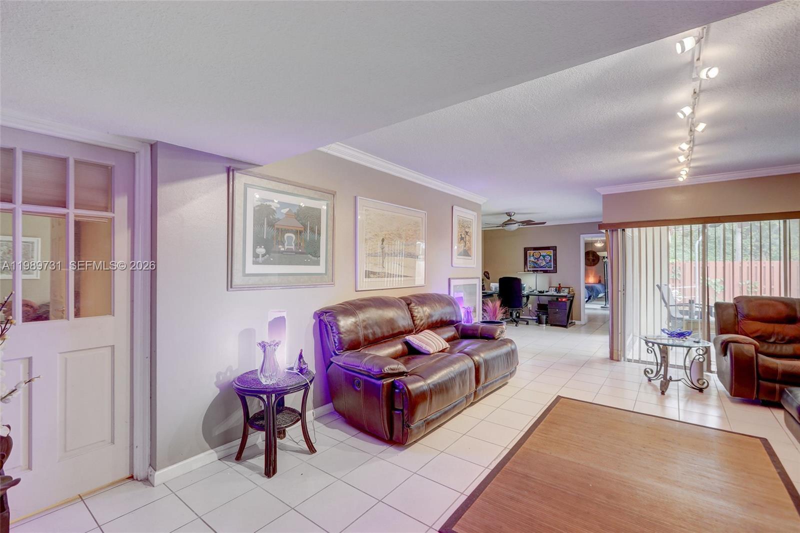 337 Ives Dairy Rd # 12, Miami FL 33179 photo 4