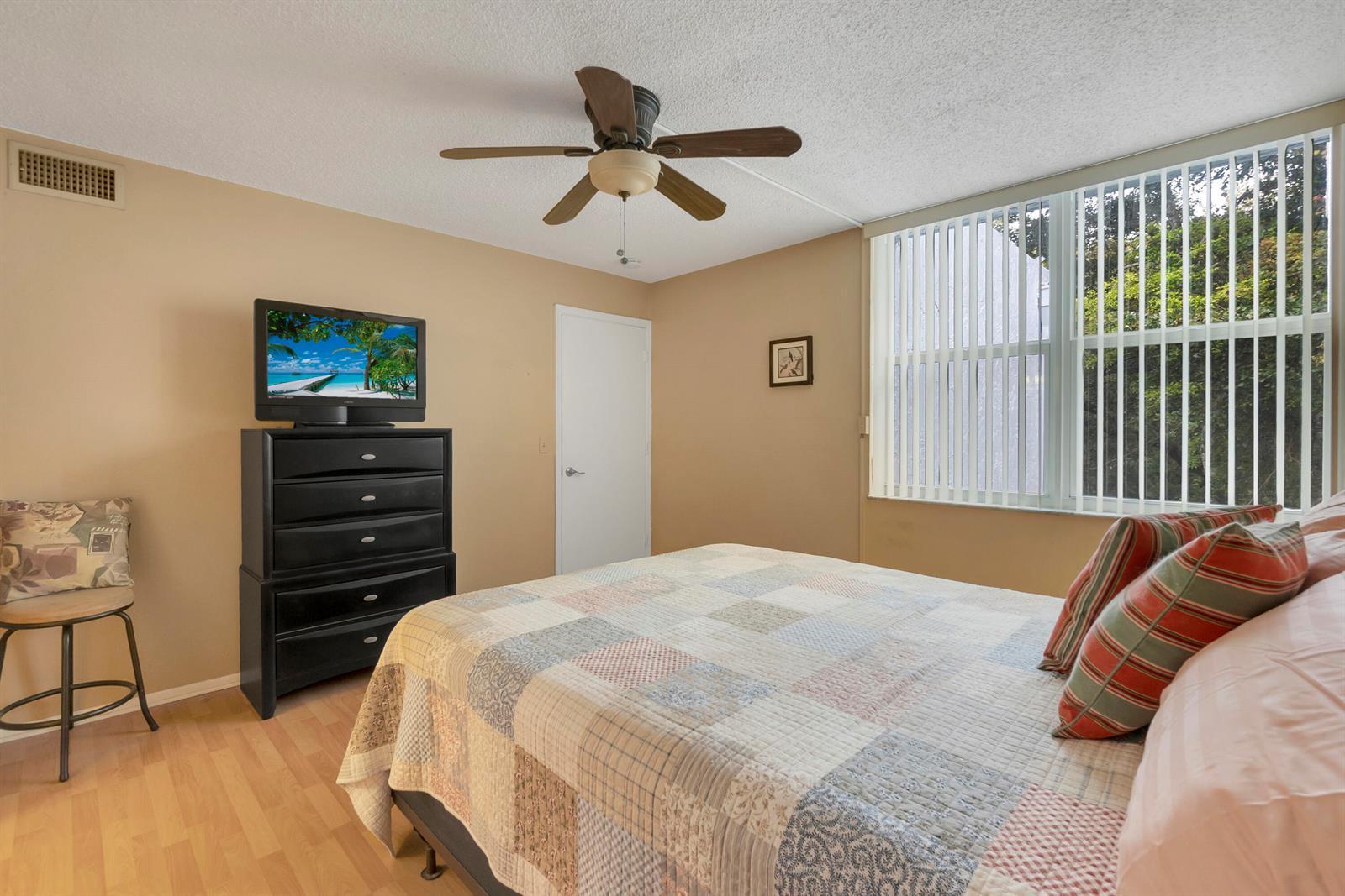 9440 Live Oak Place # 402, Davie FL 33324 photo 5