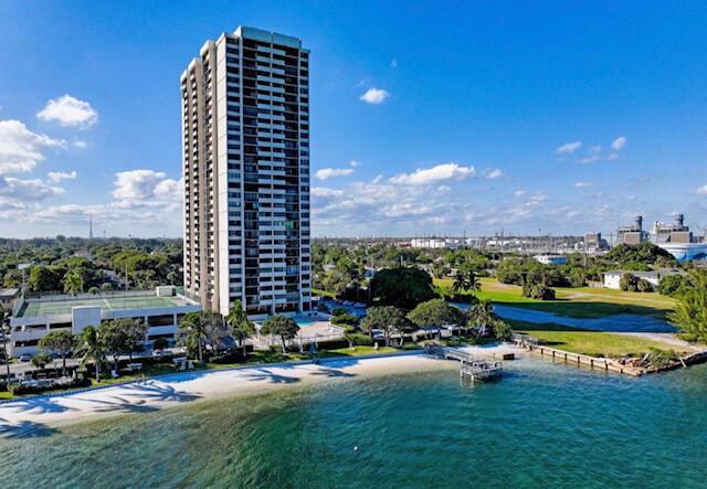 5600 N Flagler Drive # 1009, West Palm Beach FL 33407