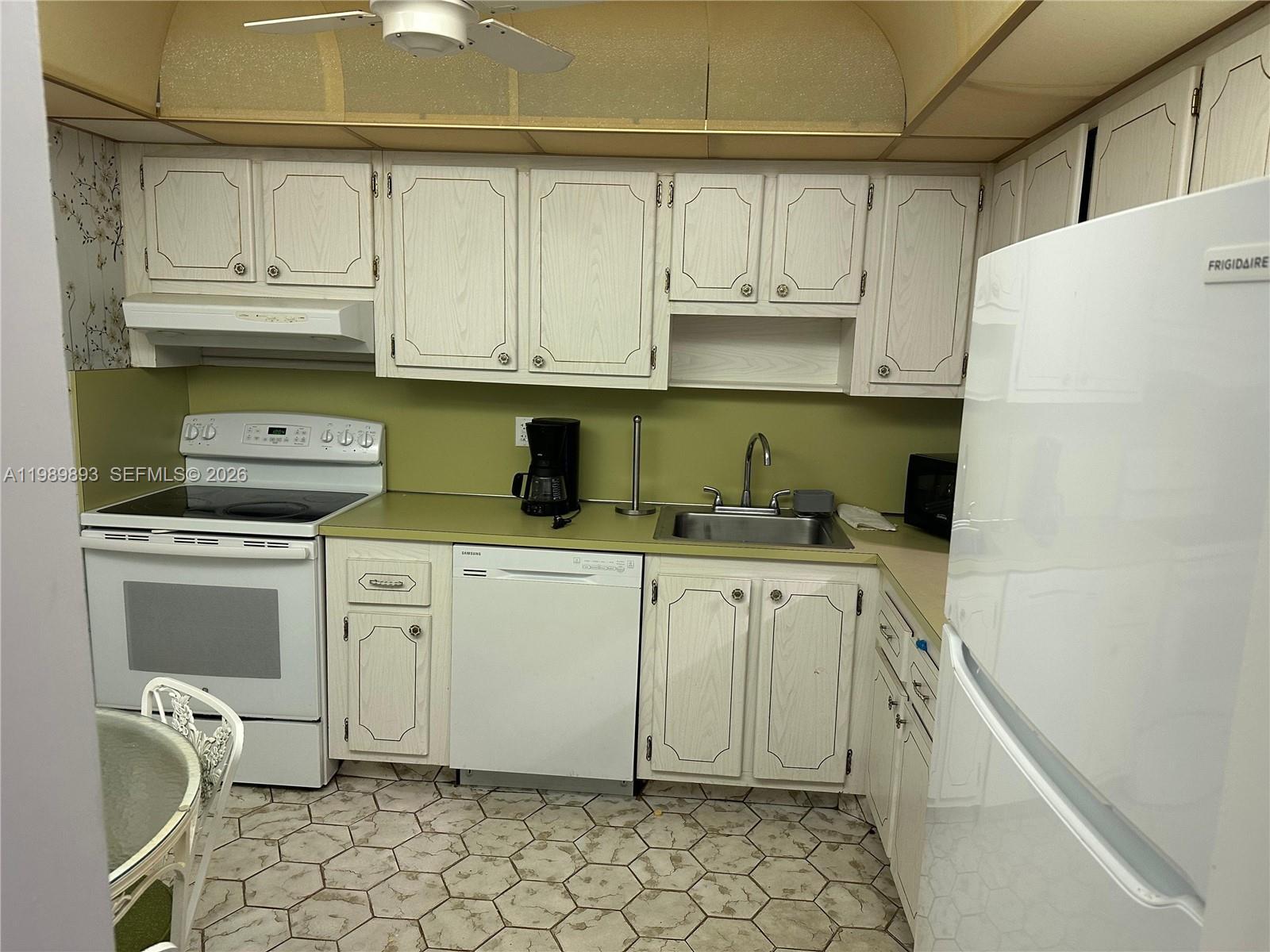 410 SE 2nd St # 118, Hallandale Beach FL 33009 photo 2