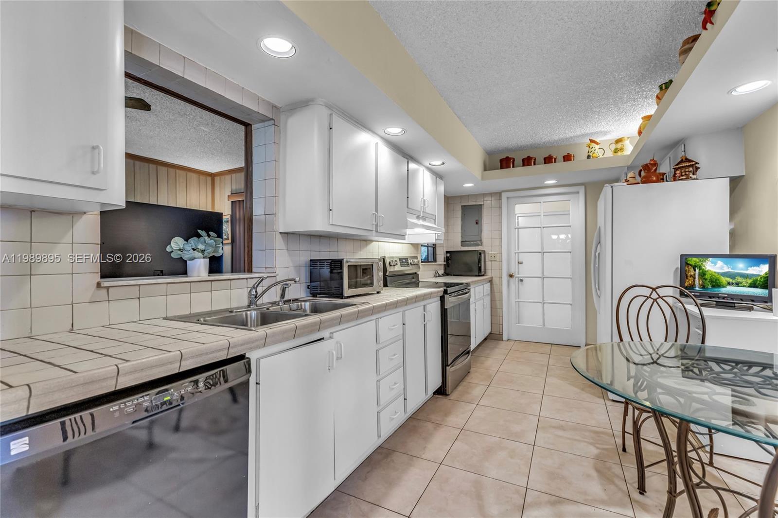 5660 W 13th Ct, Hialeah FL 33012 photo 5