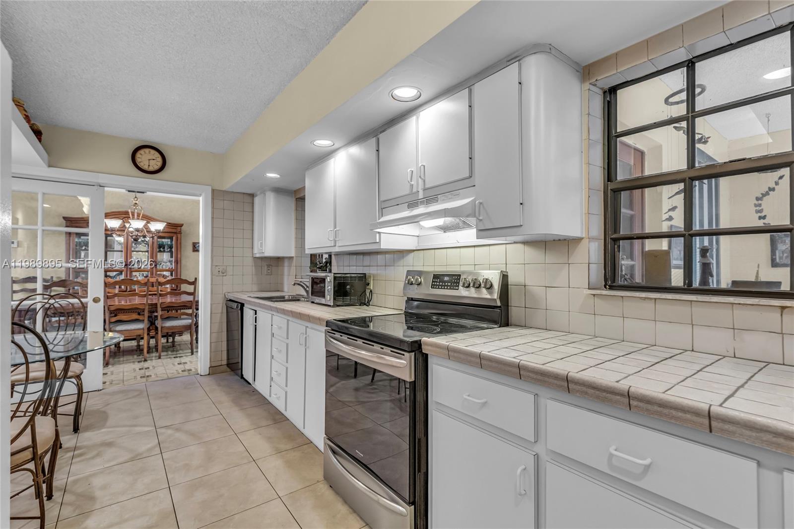 5660 W 13th Ct, Hialeah FL 33012 photo 4