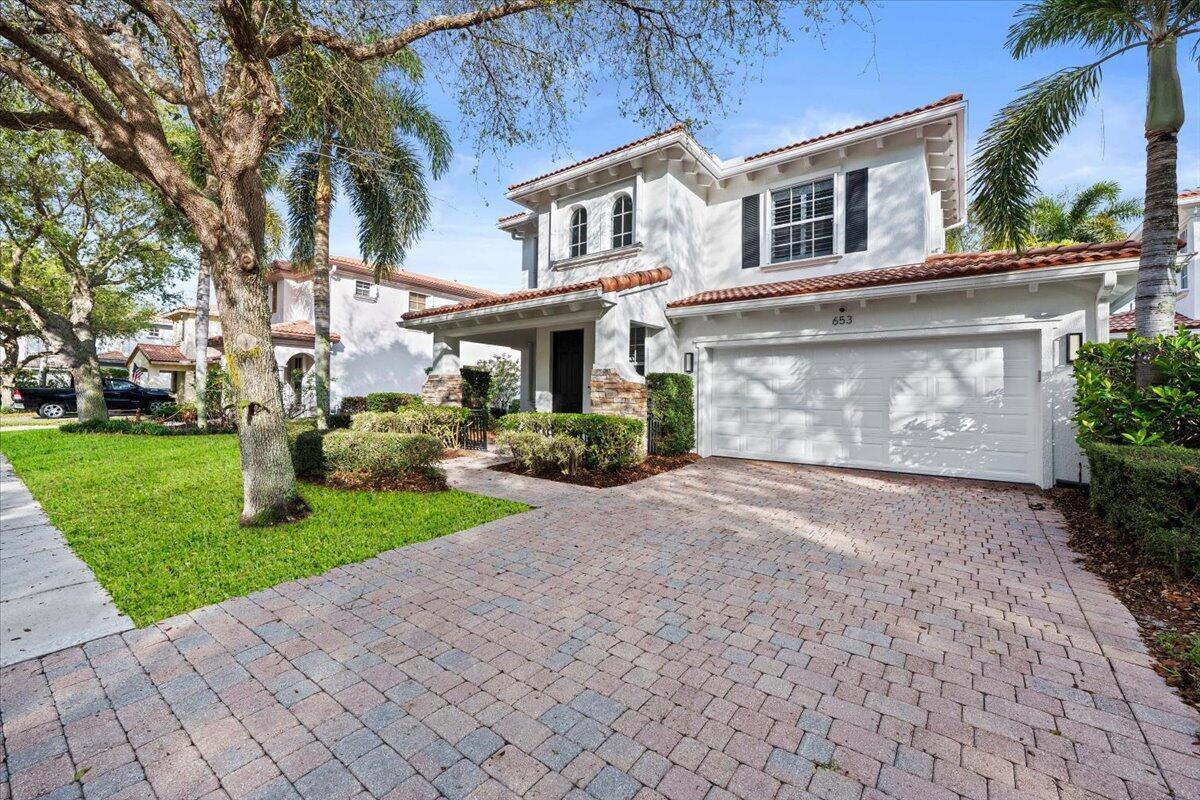 653 Castle Drive, Palm Beach Gardens FL 33410 photo 2
