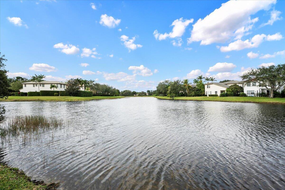 653 Castle Drive, Palm Beach Gardens FL 33410 photo 3