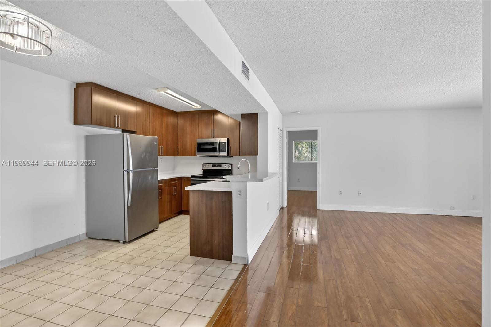 400 W Palm Cir W # 306, Pembroke Pines FL 33025 photo 2