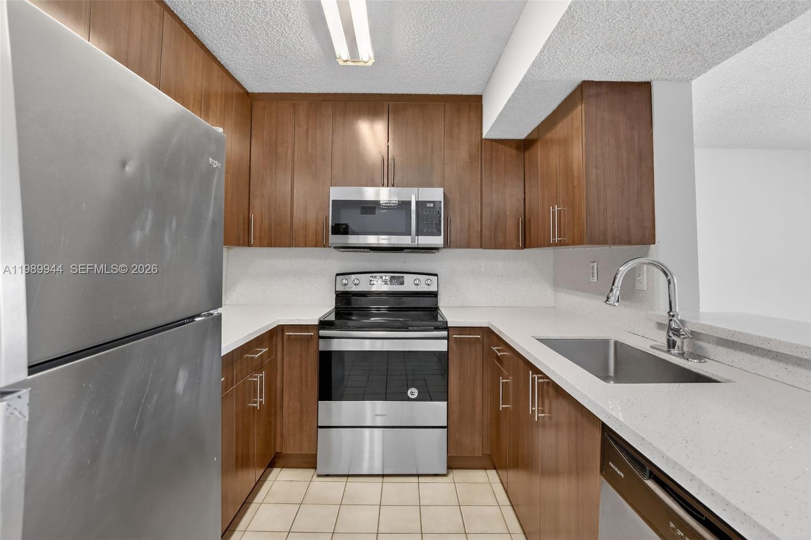 400 W Palm Cir W # 306, Pembroke Pines FL 33025 photo 4