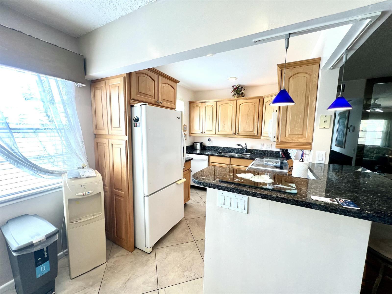 328 Farnham P, Deerfield Beach FL 33442 photo 4