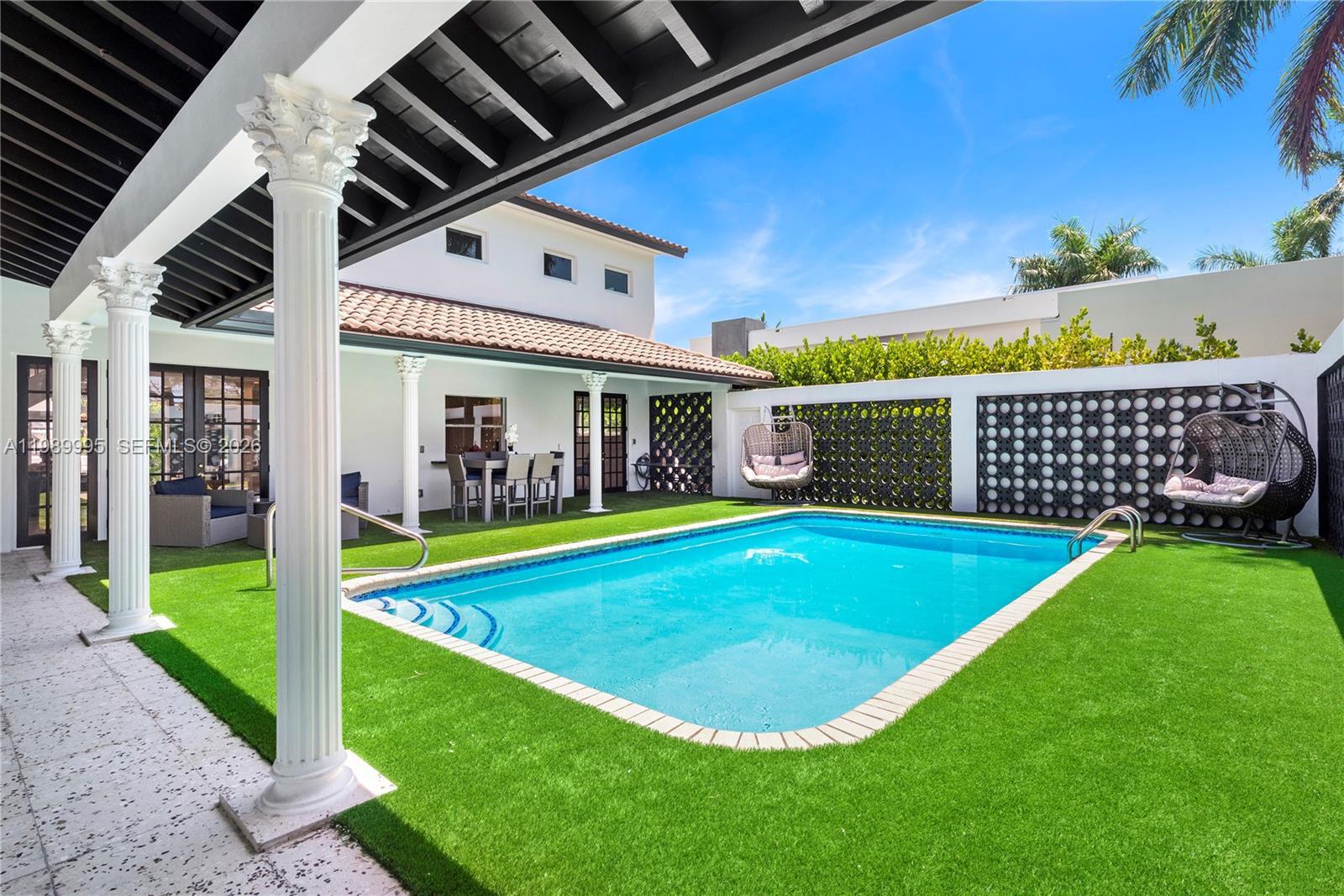 472 Sunset Dr, Hallandale Beach FL 33009 photo 3