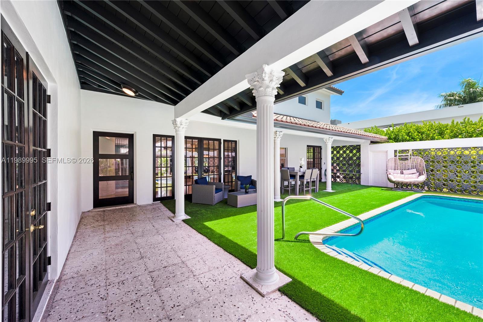 472 Sunset Dr, Hallandale Beach FL 33009 photo 4