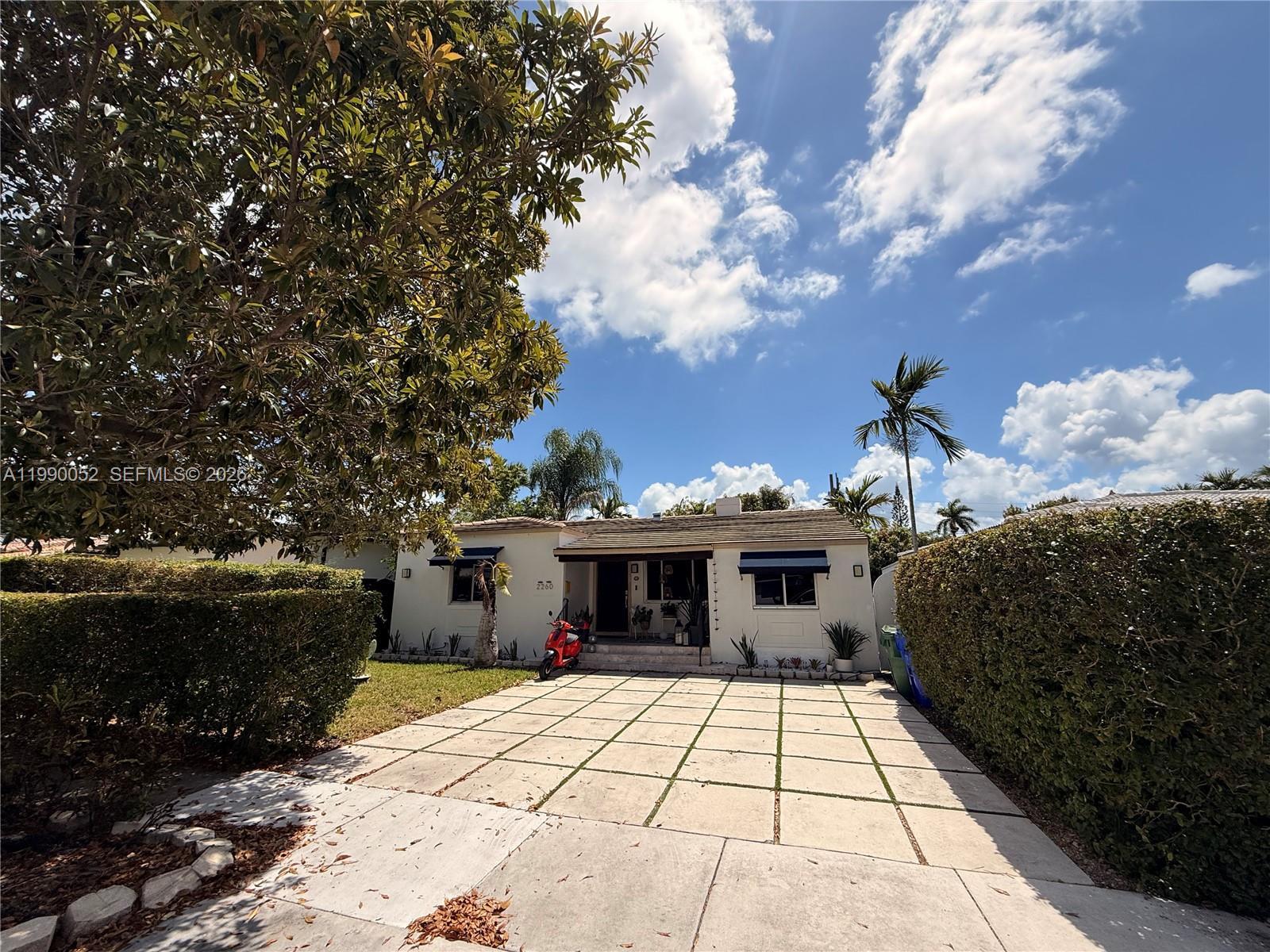 2260 SW 25th St, Miami FL 33133 photo 2
