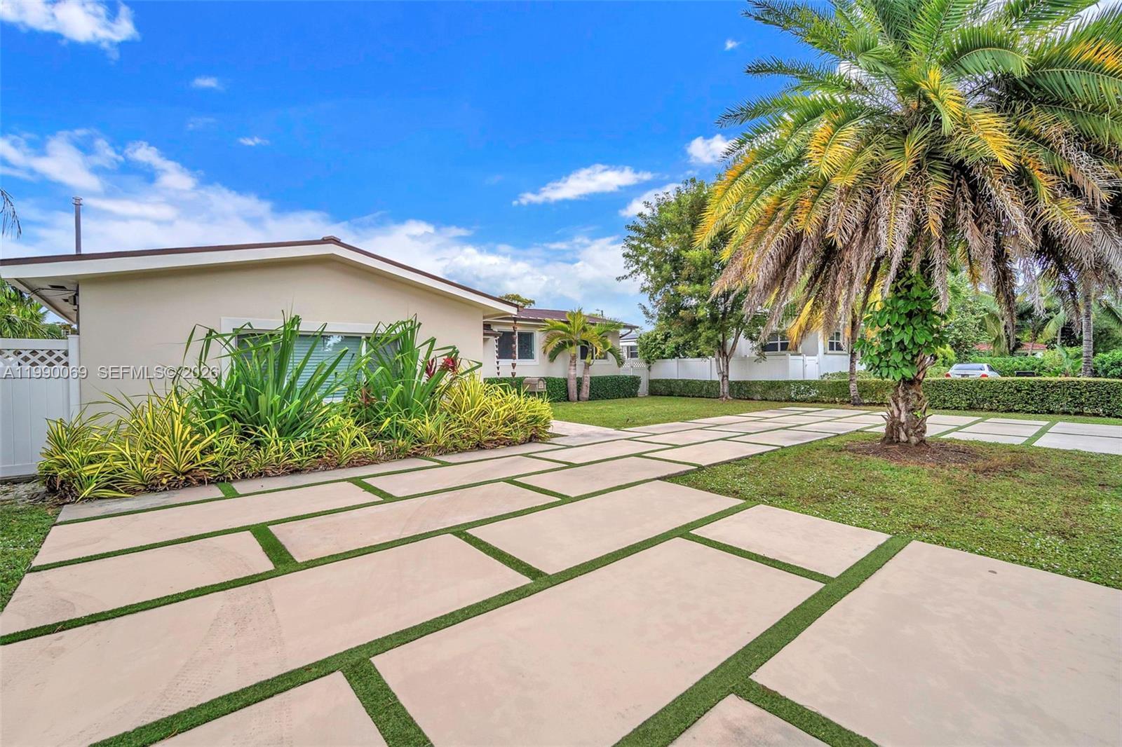 851 Bluebird Ave, Miami Springs FL 33166 photo 4