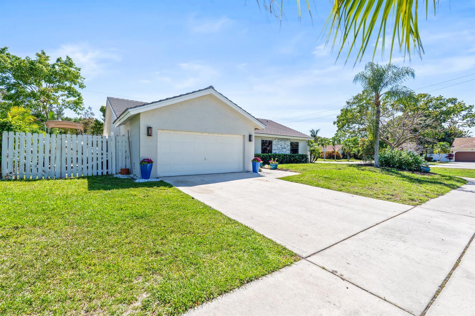 454 Prairie Rose Lane, Boca Raton FL 33487 photo 2