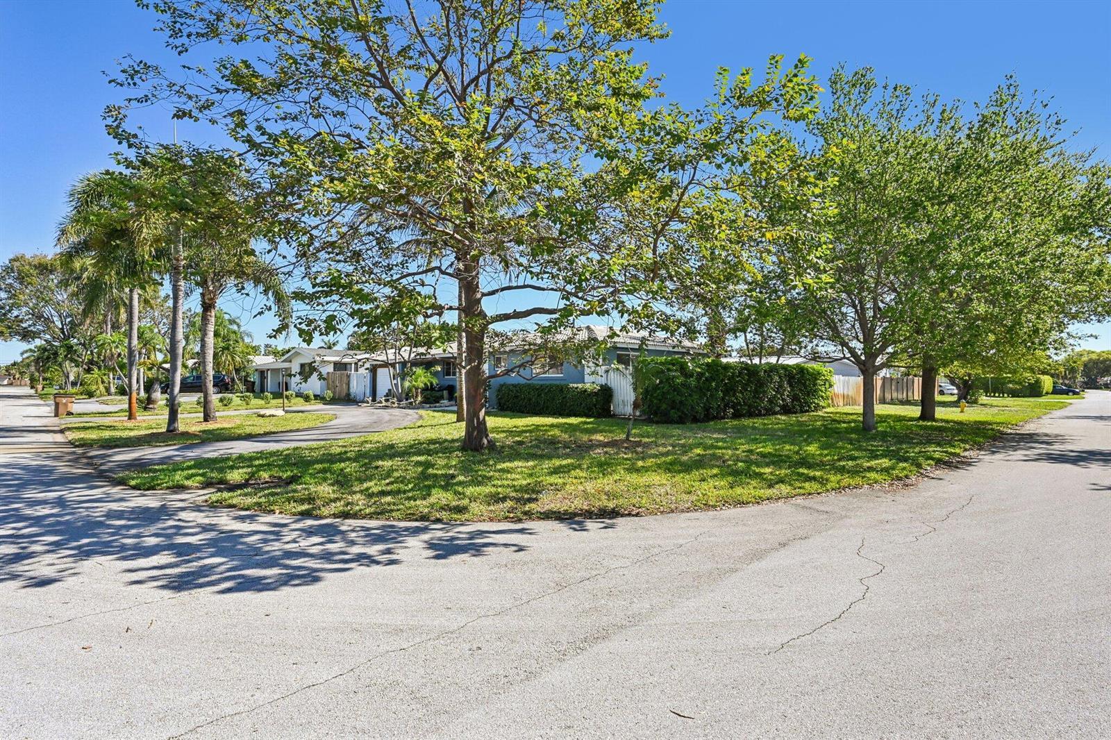818 SE 9th Terrace, Deerfield Beach FL 33441 photo 3
